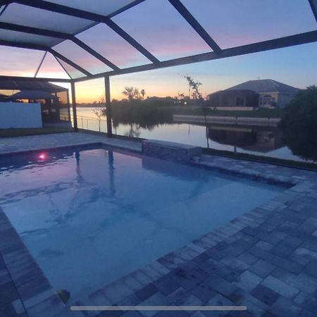 Newly Built Villa Ballerina With Heated Pool And Incredible View Into Beautiful Arrowheadcanal เคปคอรัล ภายนอก รูปภาพ